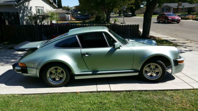 Porsche 911 1976 image number 2