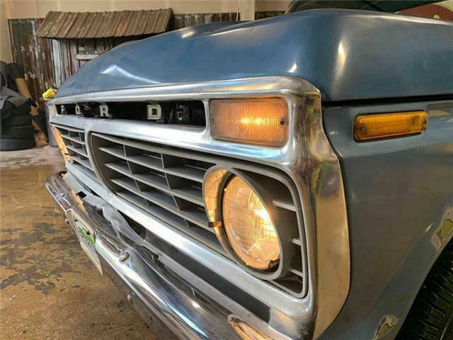 Ford F-250 1973 image number 32