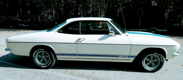 Chevrolet Corvair 1965 image number 17