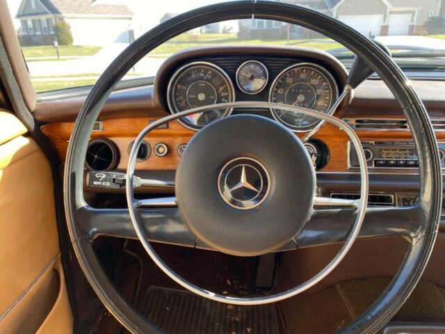 Mercedes-Benz S-Class 1973 image number 28