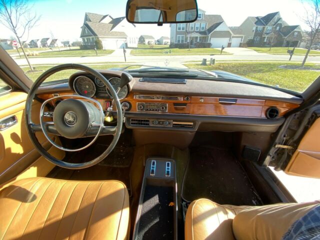 Mercedes-Benz S-Class 1973 image number 29