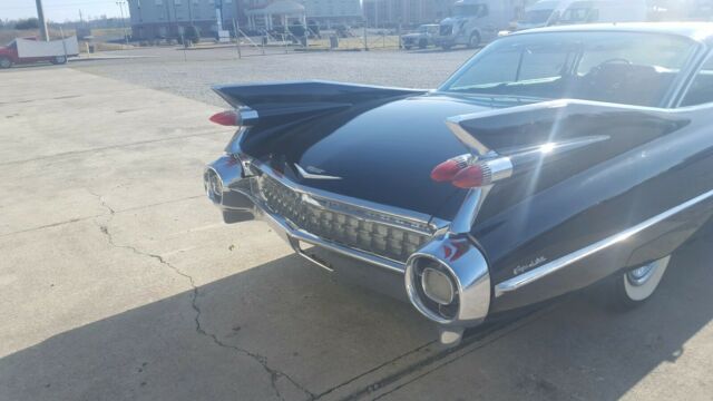 Cadillac DeVille 1959 image number 2