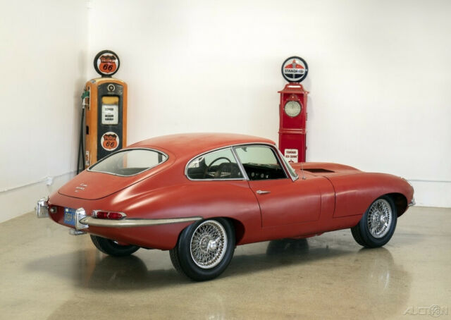 Jaguar E-Type 1966 image number 27