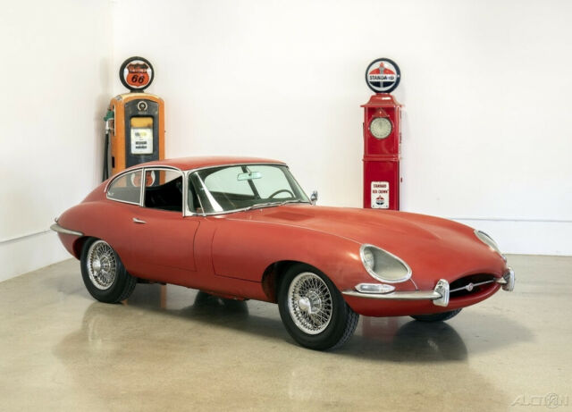 Jaguar E-Type 1966 image number 29