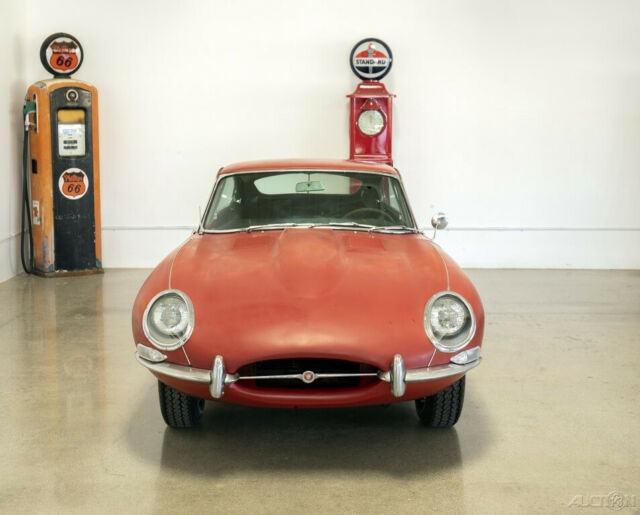 Jaguar E-Type 1966 image number 30