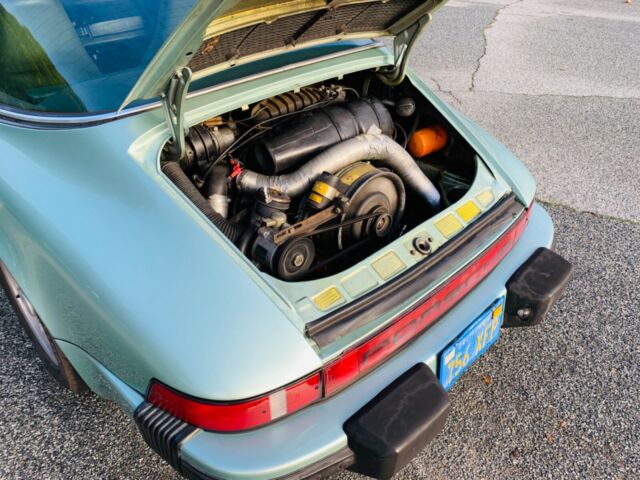 Porsche 911 1975 image number 16