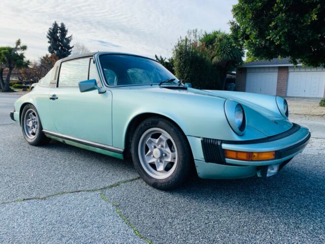 Porsche 911 1975 image number 24