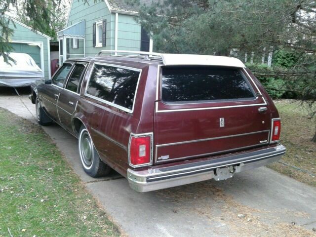 Oldsmobile Custom Cruiser 1979 image number 6