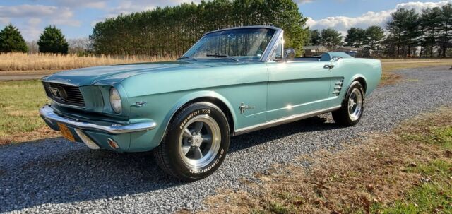 Ford Mustang 1966 image number 28