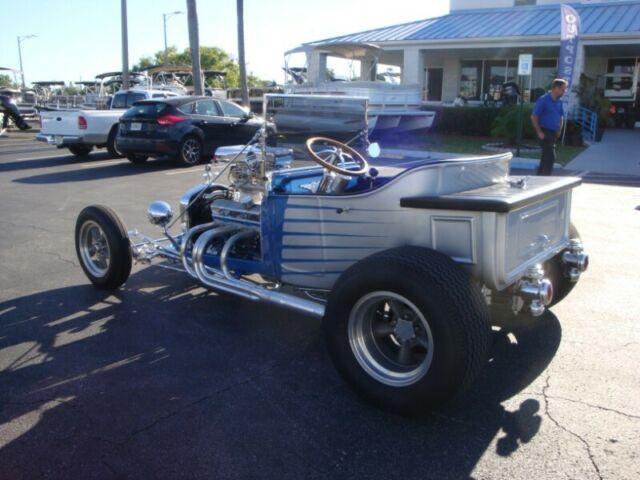 Ford T-Bucket Roadster 1927 image number 15