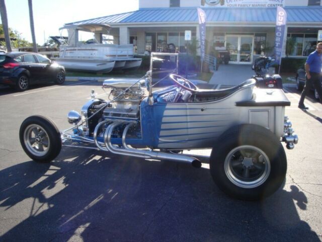 Ford T-Bucket Roadster 1927 image number 16