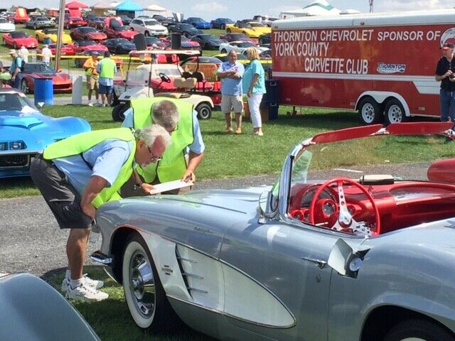 Chevrolet Corvette 1961 image number 0