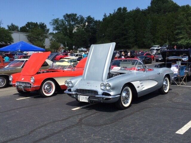 Chevrolet Corvette 1961 image number 27