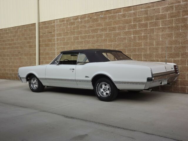 Oldsmobile Cutlass 1966 image number 2