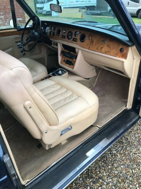 Rolls-Royce Corniche 1977 image number 13