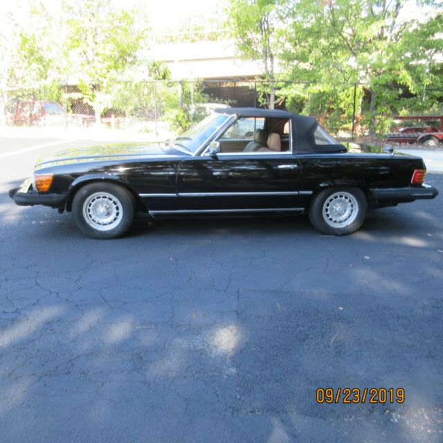 Mercedes-Benz SL-Class 1976 image number 1