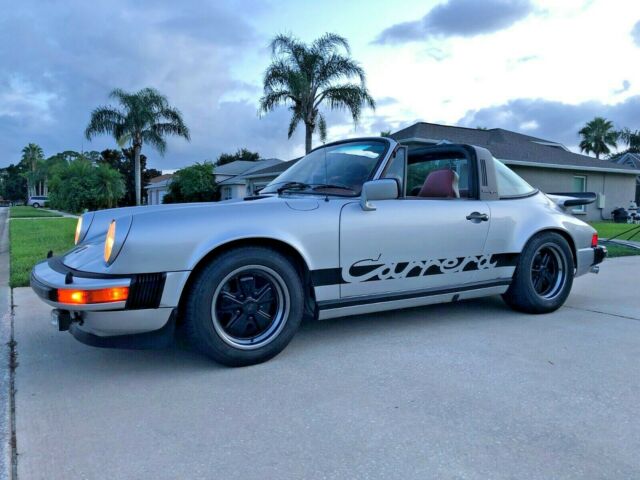 Porsche 911 1975 image number 20