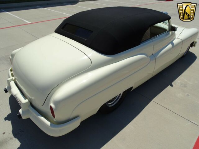 Buick Riviera 1950 image number 18