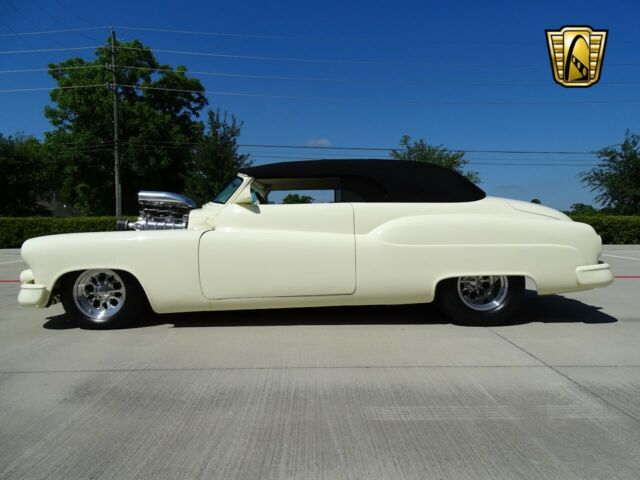 Buick Riviera 1950 image number 2