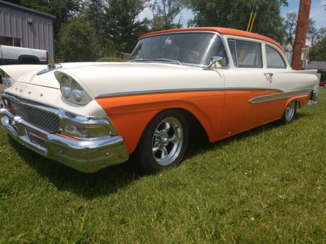 Ford Fairlane 1958 image number 1