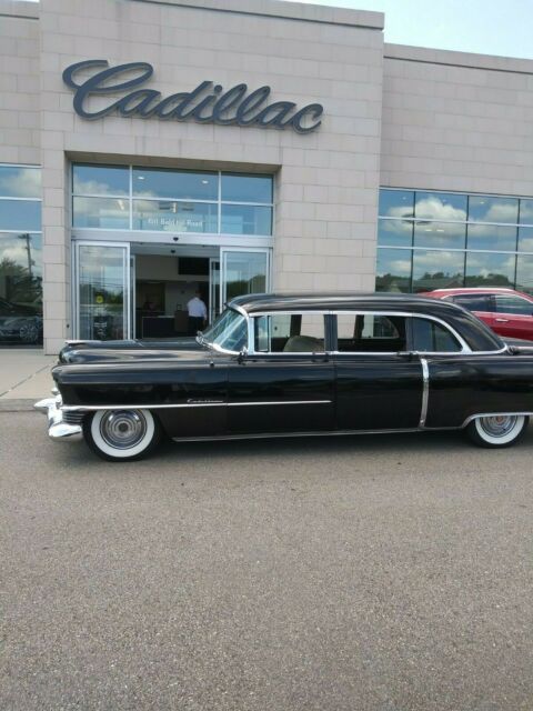 Cadillac Fleetwood 1954 image number 0