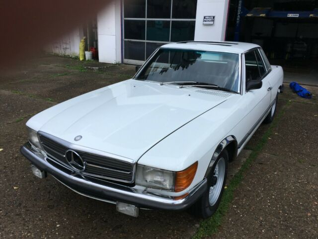 Mercedes-Benz 300-Series 1973 image number 2