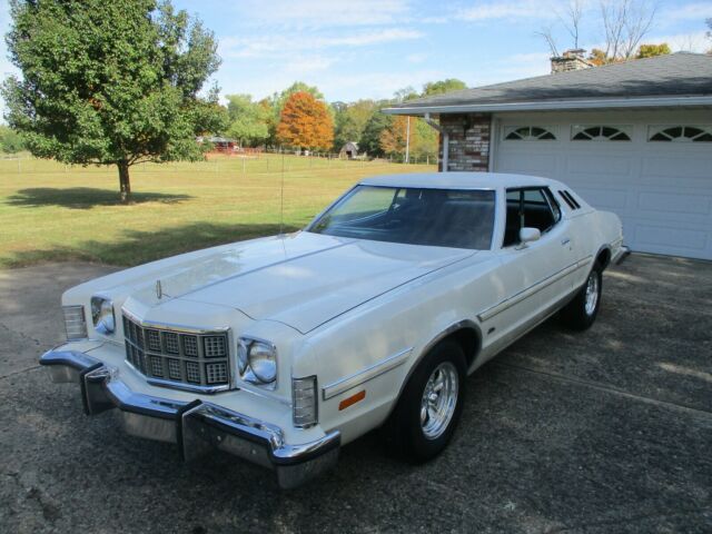 Ford Torino 1975 image number 11