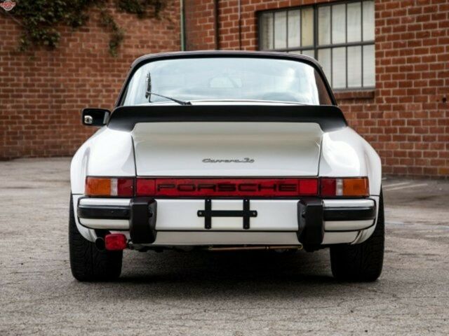 Porsche 911 1977 image number 2