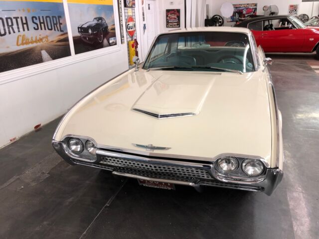 Ford Thunderbird 1962 image number 2