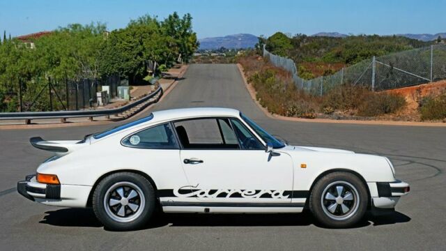 Porsche 911 1975 image number 31