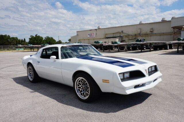 Pontiac Firebird 1978 image number 0