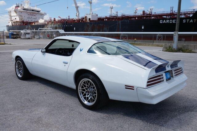 Pontiac Firebird 1978 image number 2