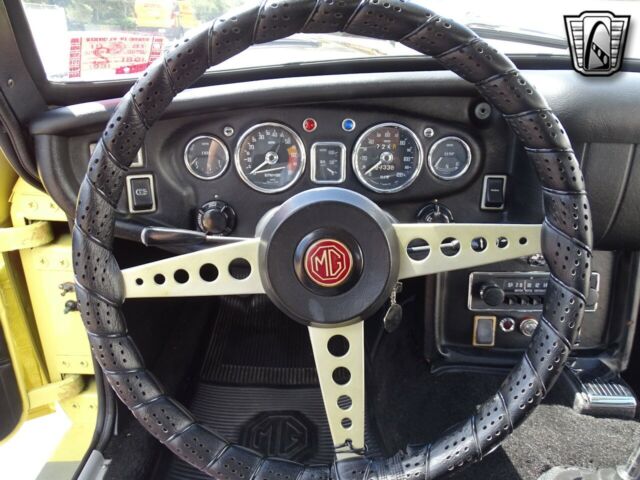 MG MGB 1970 image number 39