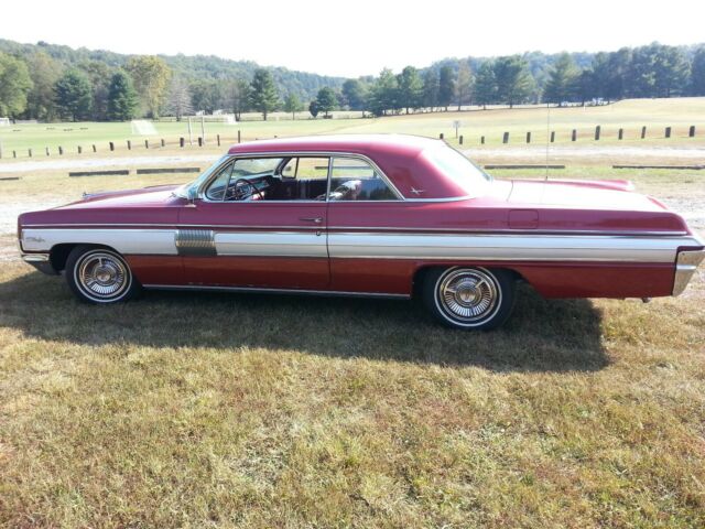 Oldsmobile Starfire 1962 image number 30