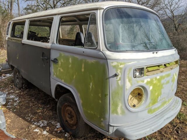 Volkswagen Bus/Vanagon 1974 image number 0