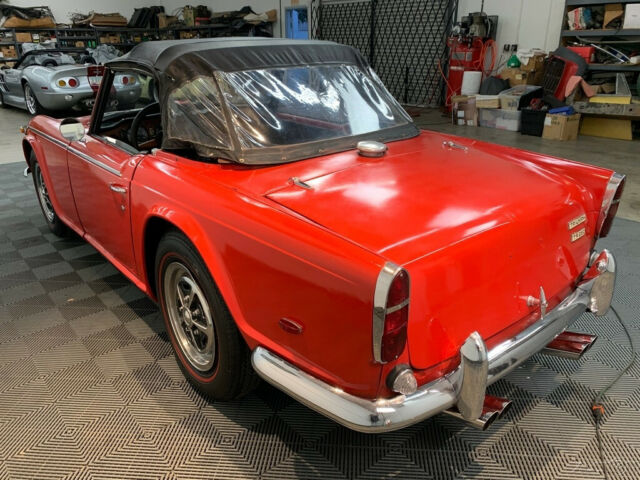 Triumph TR250 1968 image number 21