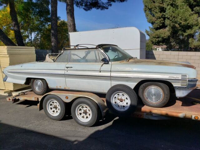 Oldsmobile Starfire 1961 image number 0