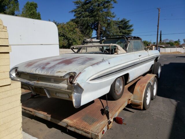 Oldsmobile Starfire 1961 image number 2