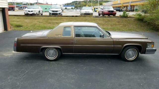 Cadillac DeVille 1979 image number 0