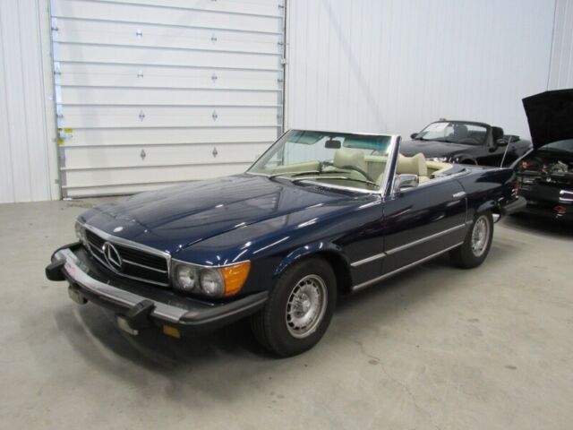 Mercedes-Benz SL-Class 1975 image number 1