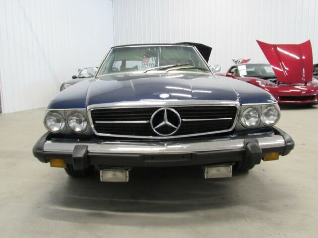 Mercedes-Benz SL-Class 1975 image number 16