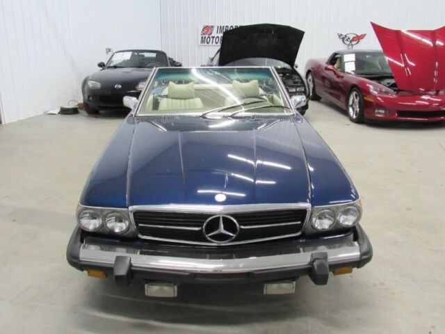 Mercedes-Benz SL-Class 1975 image number 2