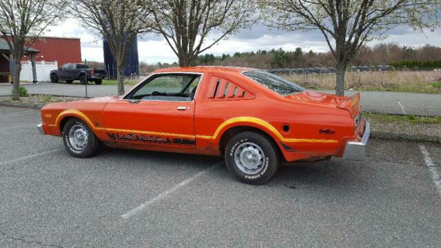 Plymouth Road Runner 1977 image number 2