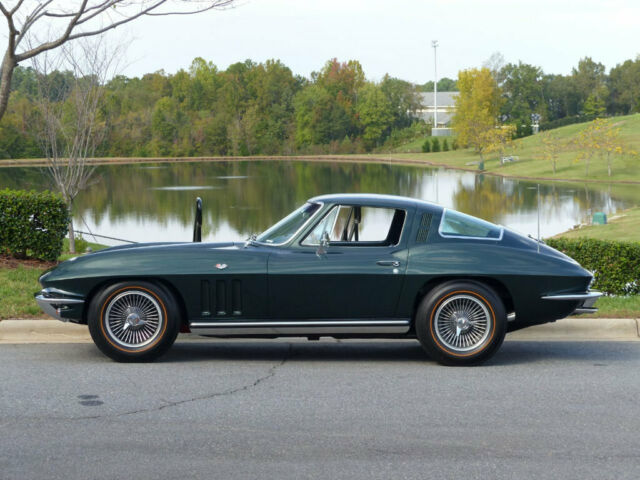 Chevrolet Corvette 1965 image number 31