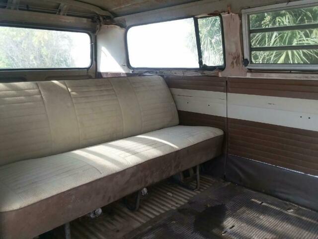 Volkswagen Bus/Vanagon 1969 image number 2