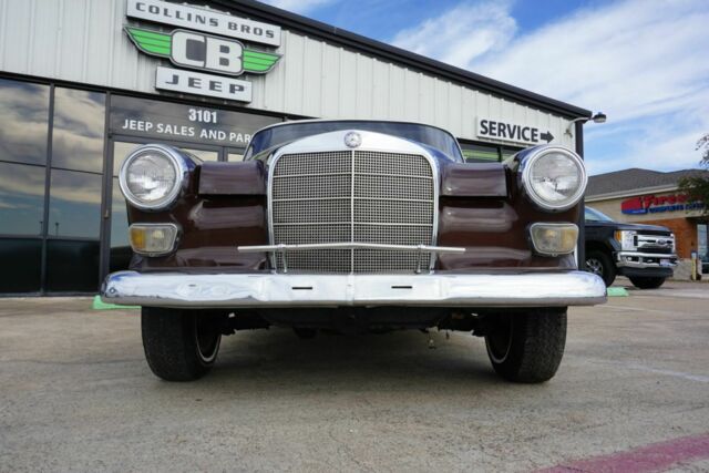 Mercedes-Benz 200-Series 1967 image number 11