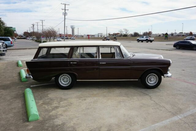 Mercedes-Benz 200-Series 1967 image number 4