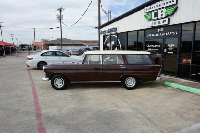 Mercedes-Benz 200-Series 1967 image number 5