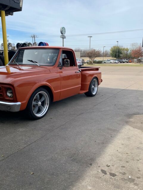 Chevrolet C-10 1967 image number 1