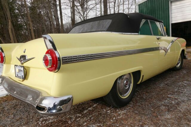 Ford Sunliner 1956 image number 14